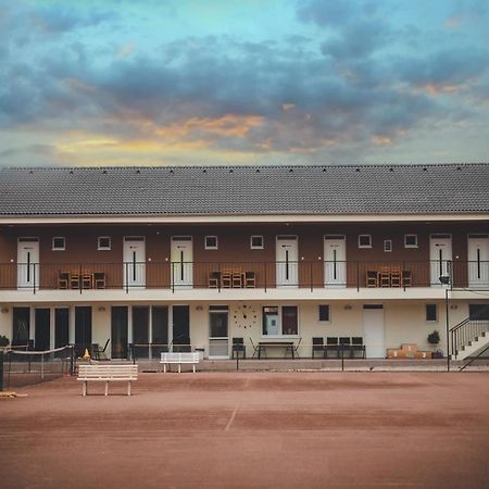 Tenisz Panzió - Baja Exterior foto