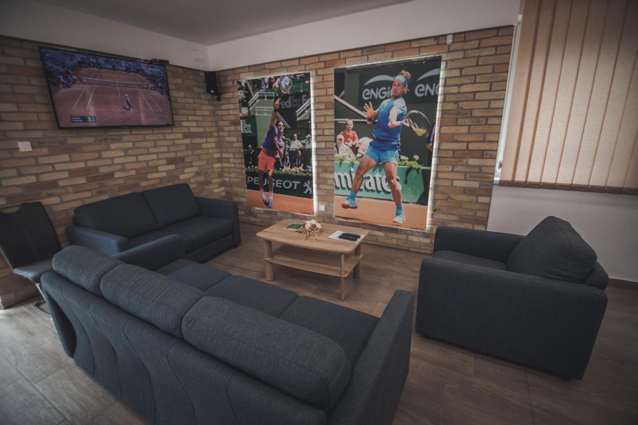 Tenisz Panzió - Baja Exterior foto