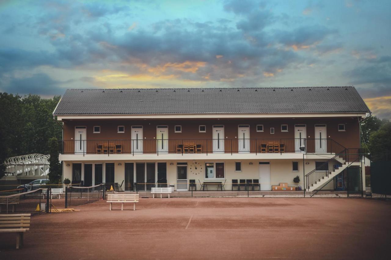 Tenisz Panzió - Baja Exterior foto